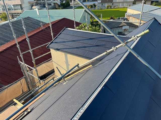 小屋根部の施工状況